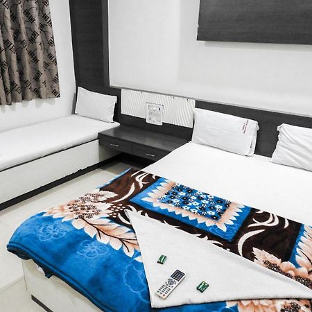 Hotel Shri Sai Darshan Ширди Экстерьер фото